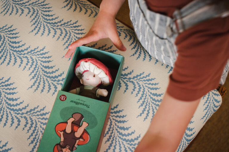 THREADBEAR PETITE POUPÉE LITTLE PEEPS - TOMMY TOADSTOOL