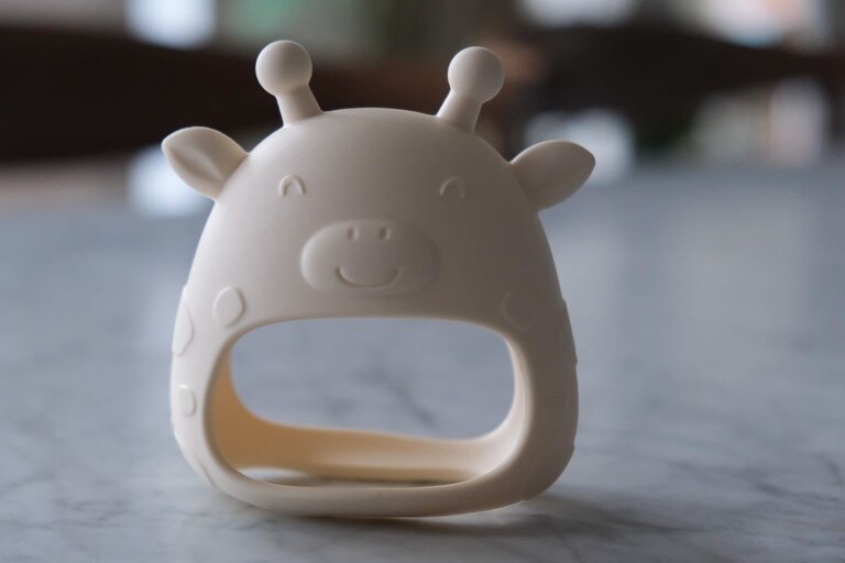 MICASSO & CO MITAINE DE DENTITON POUR BÉBÉ - GIRAFE