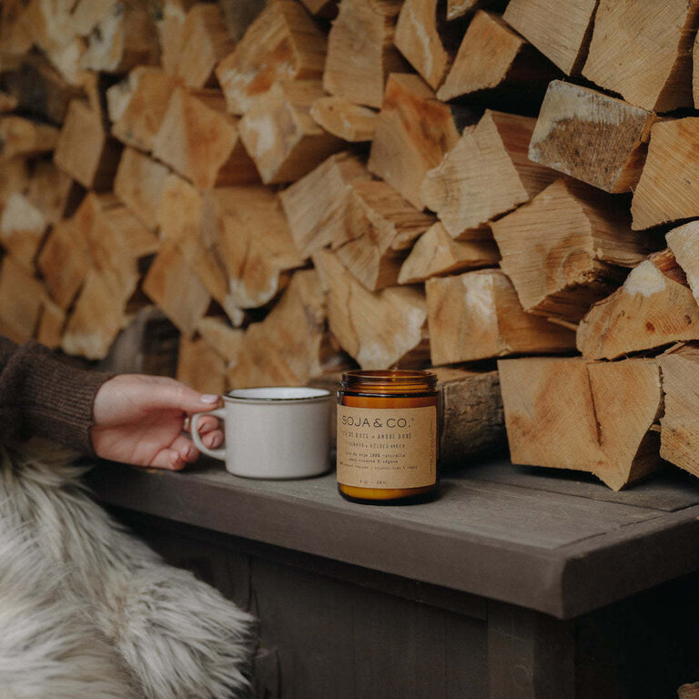 SOJA & CO. CHANDELLE - FEU DE BOIS + AMBRE DORÉ