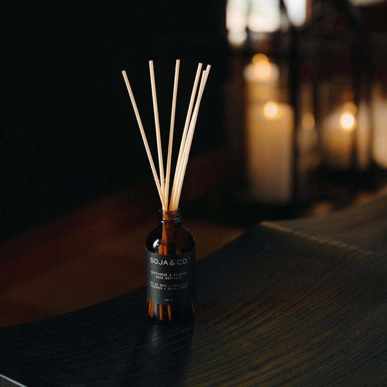 SOJA & CO. DIFFUSEUR À ROSEAUX - FEU DE BOIS + AMBRE DORÉ