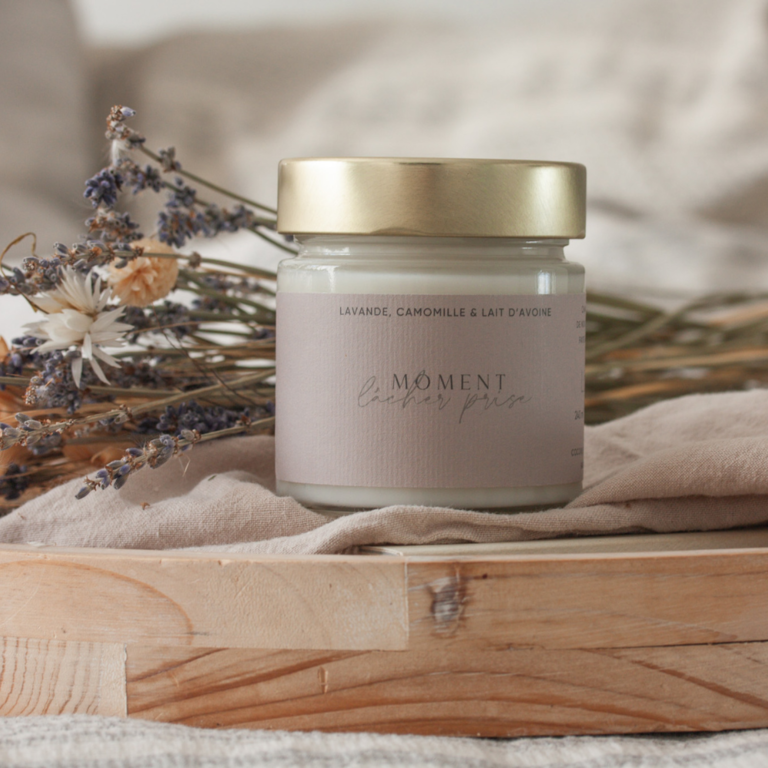 LOVLI CHANDELLE MOMENT LÂCHER PRISE - LAVANDE, CAMOMILLE & LAIT D'AVOINE