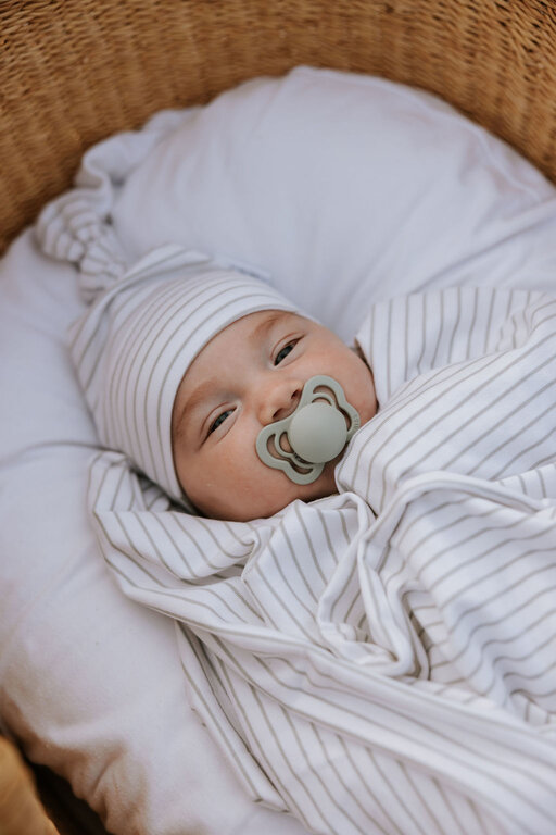ZAK & ZOÉ BONNET EN BAMBOU (0-3 MOIS) - LIGNÉ SAUGE