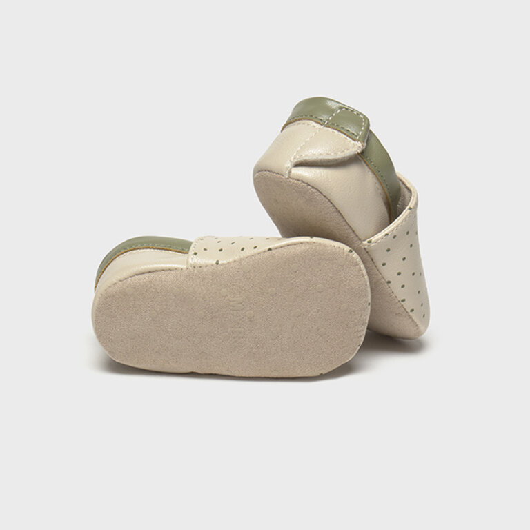 MAYORAL CHAUSSONS SIMILICUIR - SOJA
