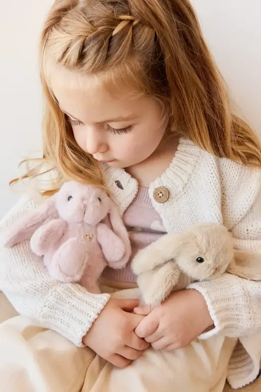 SNUGGLE BUNNIES PELUCHE PETITE - PÉNÉLOPE LE LAPIN BLOSSOM