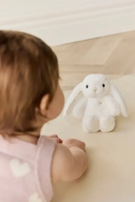 SNUGGLE BUNNIES PELUCHE PETITE - PÉNÉLOPE LE LAPIN MARSHMALLOW