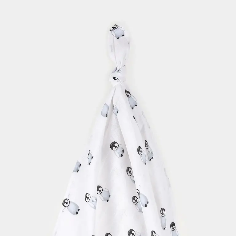 PETIT LEM COUVERTURE EN MOUSSELINE A IMPRIMÉ DE BÉBÉ PINGOUIN