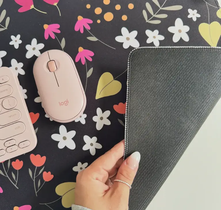 ENSEIGNANTES INSPIRANTES TAPIS DE BUREAU - NOIR FLEURI