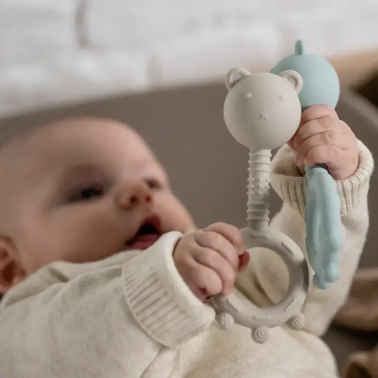 NATTOU HOCHET EN SILICONE OURS - ARGILE