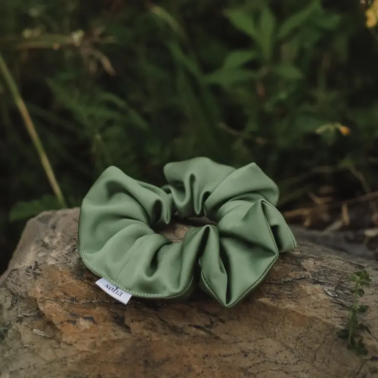 SOHA CHOUCHOU EN SATIN - PISTACHE