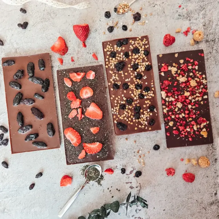 FAYS TERROIR CHOCOLATÉ TABLETTE DE CHOCOLAT AU LAIT 51% AUX CAMERISES DU QUÉBEC