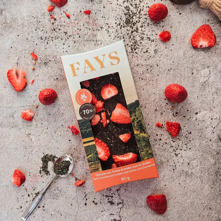FAYS TERROIR CHOCOLATÉ TABLETTE DE CHOCOLAT NOIR, FRAISES ET KOMBU ROYAL DU QUÉBEC