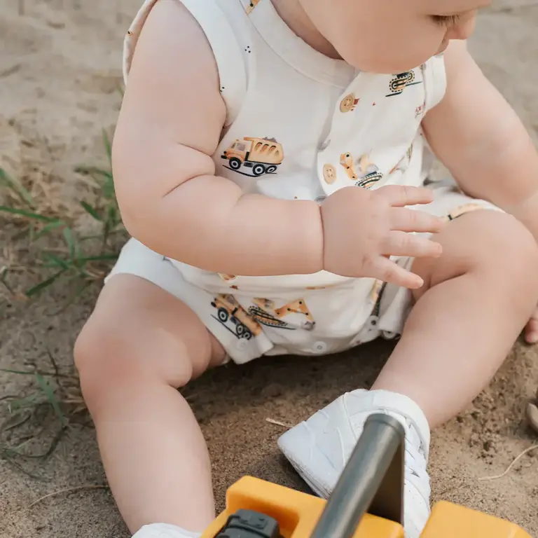 PETIT LEM COMBINAISON SANS MANCHE À IMPRIMÉ EXCAVATRICES - BLANC
