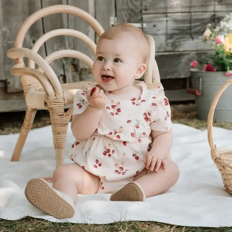 PETIT LEM ROMPER BULLE CÔTELÉ À IMPRIMÉ FRAISES - ROSE PÂLE