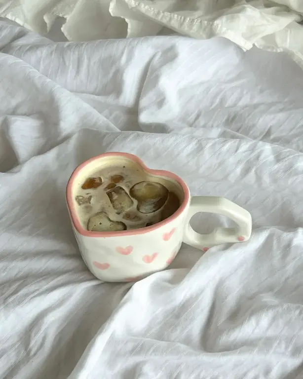 MOI D'ABORD MOI D'ABORD - TASSE - POIGNÉE EN COEUR