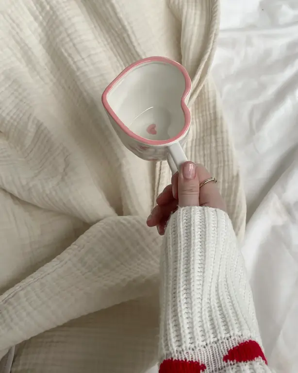 MOI D'ABORD TASSE - POIGNÉE EN COEUR