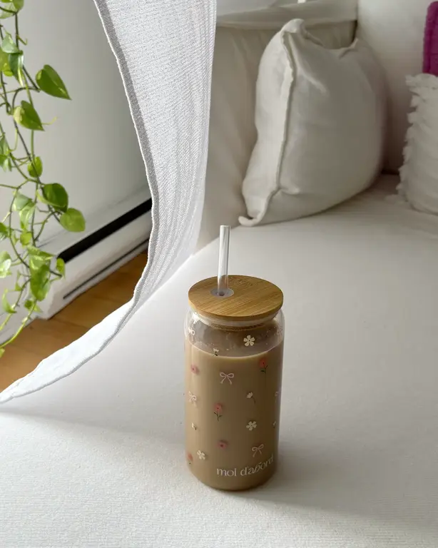 MOI D'ABORD TUMBLER EN VERRE - FLEURS & BOUCLES