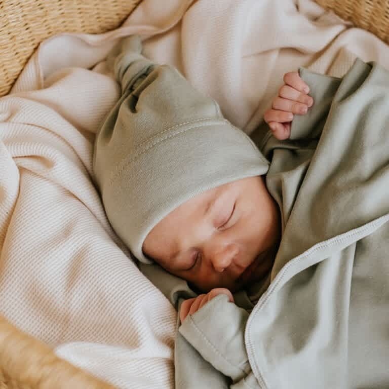 ZAK & ZOÉ BONNET EN BAMBOU (0-3 MOIS) - SAUGE