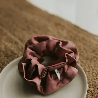 SOHA CHOUCHOU EN SATIN À VOLANTS - ROSE VINTAGE