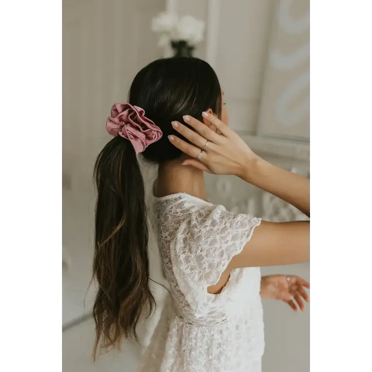 SOHA RUFFLED SATIN SCRUNCHIE - VINTAGE PINK