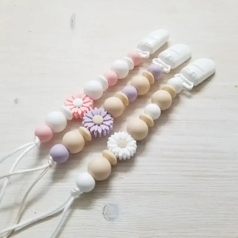 CRÉATION JADE DAISY PLASTIC PACIFIER CLIP
