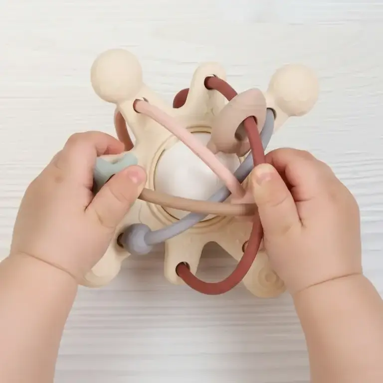 CRÉATION JADE JOUET HOCHET GLOBE - TERRE