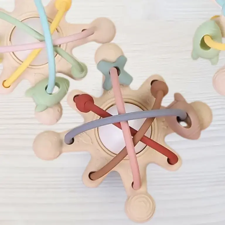 CRÉATION JADE JOUET HOCHET GLOBE - TERRE