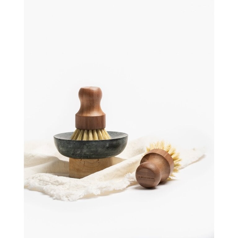 LA BELLE EXCUSE WOODEN SCRUB BRUSH