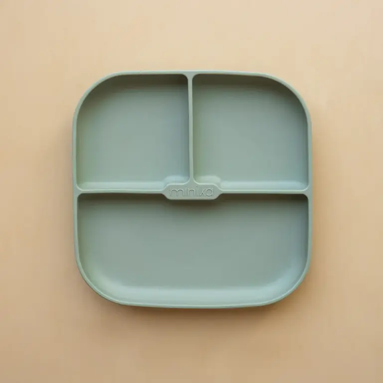 MINIKA MINIKA - ASSIETTE AVEC SUCCION EN SILICONE - SAUGE