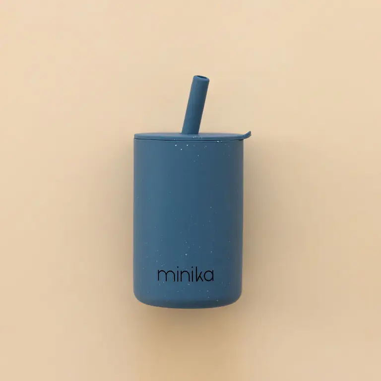 MINIKA MINIKA - VERRE AVEC PAILLE ET COUVERCLE - INDIGO
