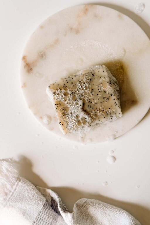 MARÉE CHANDELLE MARÉE - SAVON EXFOLIANT POUR LE CORPS - CITRON ET ROMARIN