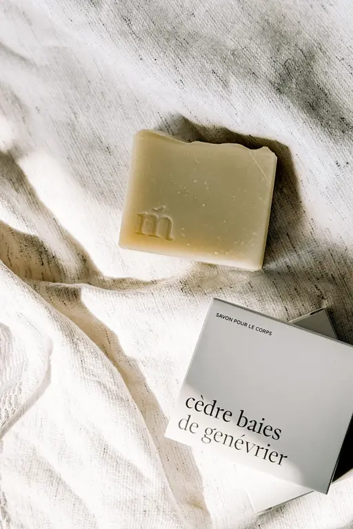MARÉE CHANDELLE SAVON POUR LE CORPS - CÈDRE BAIES DE GENÉVRIER