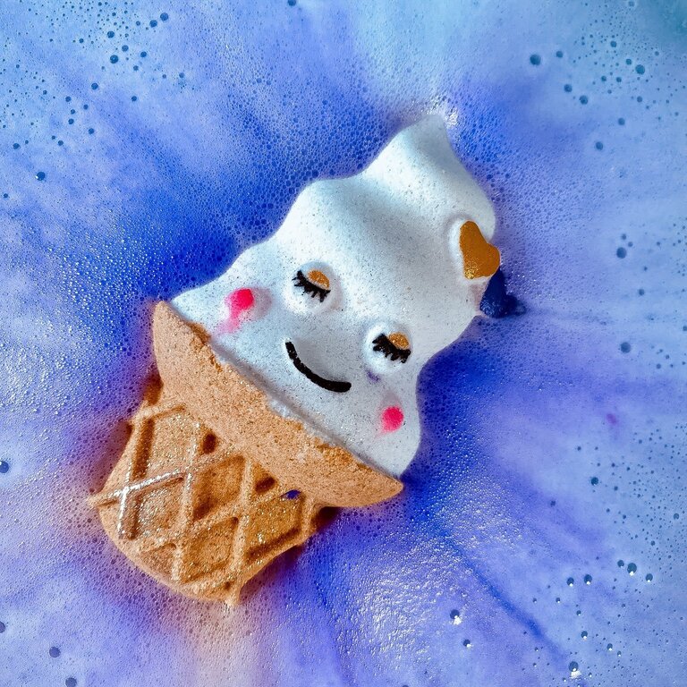 LA FABRIK BOMBE DE BAIN SURPRISE - MADEMOISELLE CORNET