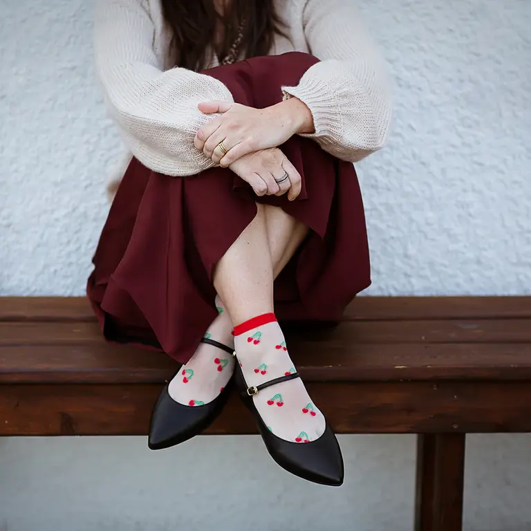 UNIFIED CHAUSSETTES SHEER FRUIT SOCKS - CHERRY