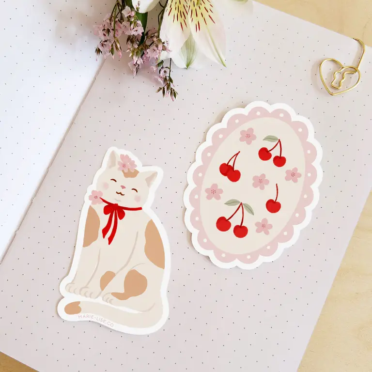 MARIE-LISE ILLUSTRATION AUTOCOLLANT DÉCOUPÉ - CHAT ET SAKURAS