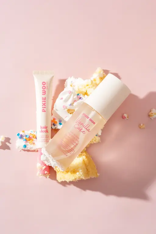 PIXIE WOO BRUME PARFUMÉE POUR LE CORPS & CHEVEUX - GÂTEAU À LA VANILLE