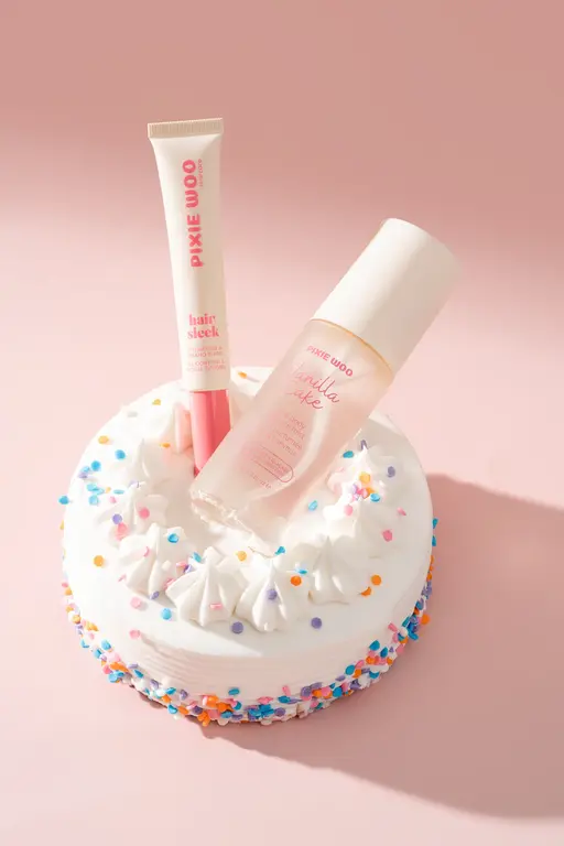 PIXIE WOO BRUME PARFUMÉE POUR LE CORPS & CHEVEUX - GÂTEAU À LA VANILLE