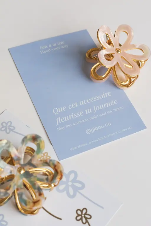 GIBOU GRANDE PINCE À CHEVEUX EN FLEUR - BEIGE CLAIR