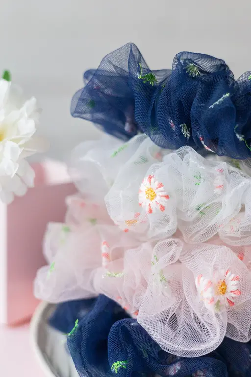 GIBOU CHOUCHOU EN CRINOLINE AVEC FLEURS BRODÉES - ROSE