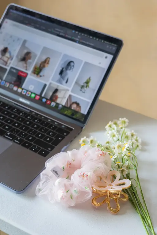 GIBOU CHOUCHOU EN CRINOLINE AVEC FLEURS BRODÉES - BLANC