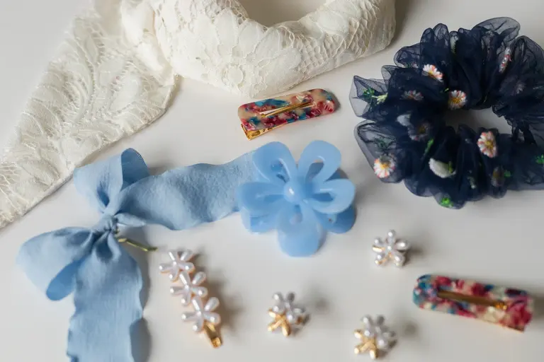 GIBOU  CHOUCHOU EN CRINOLINE AVEC FLEURS BRODÉES - BLEU