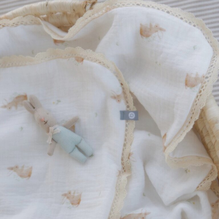 BALUCHON DOUDOU MOUSSELINE DE COTON AVEC DENTELLE - 1949