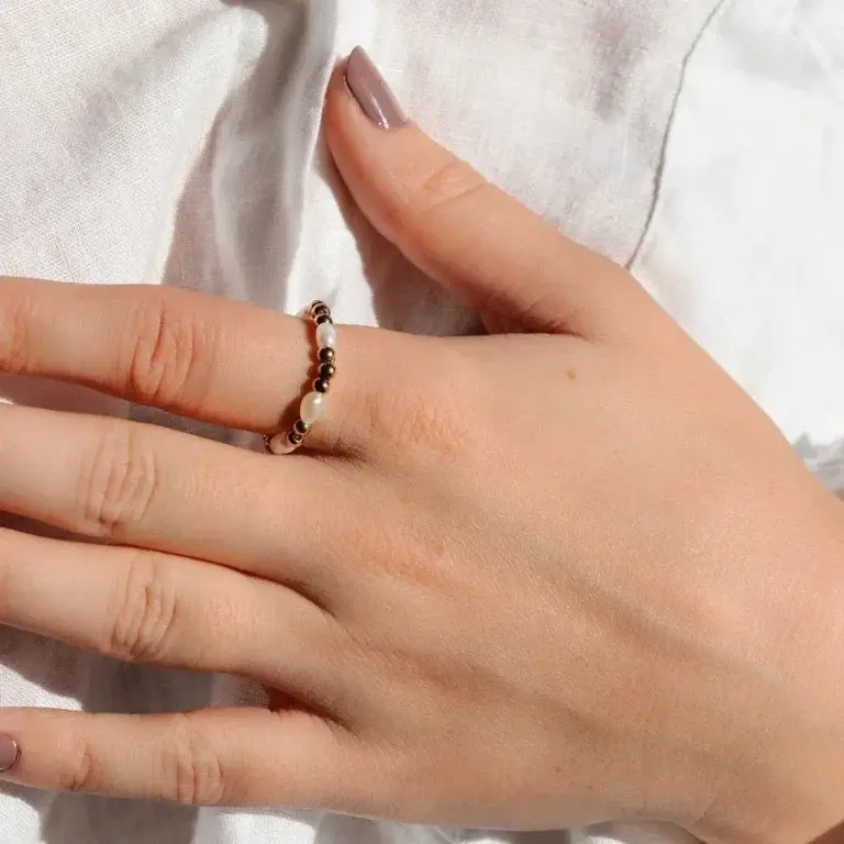 SUNNY SUNDAY BAGUE AJUSTABLE EN PERLES - PERLES MIXTES