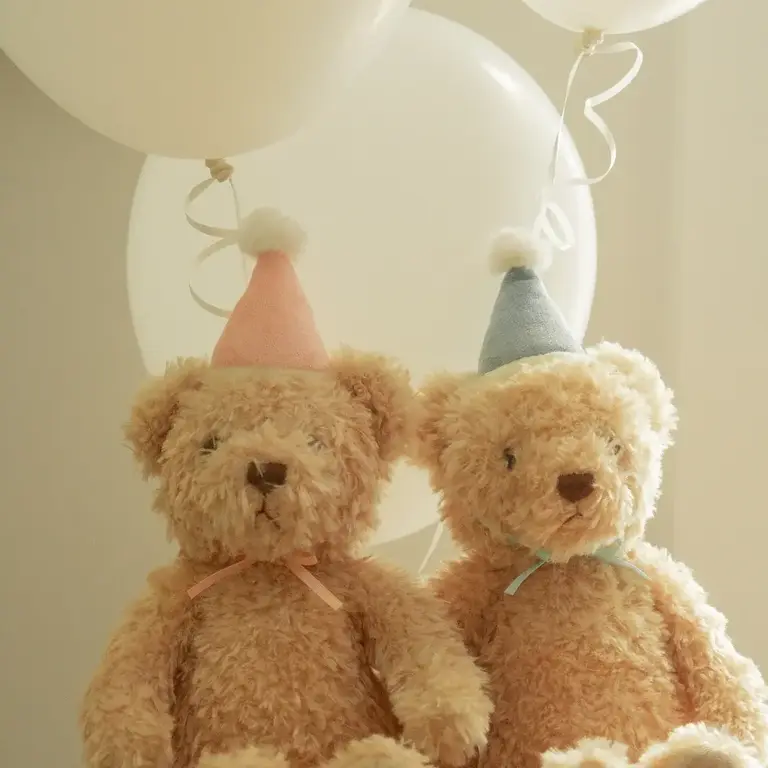 SNUGGLE BUNNIES PELUCHE - ARTHUR L'OURS DE FÊTE - SKY