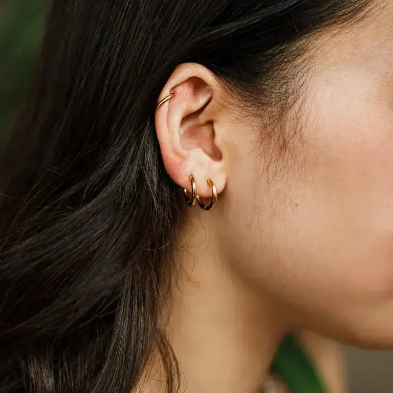 SUNNY SUNDAY SUNNY SUNDAY - BOUCLES D'OREILLES - DES CÂLINS EFFORTLESS HUGGIES - OR