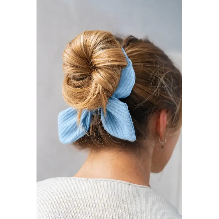 GIBOU BUCKLE BAMBOO SCRUNCHIE - SKY BLUE
