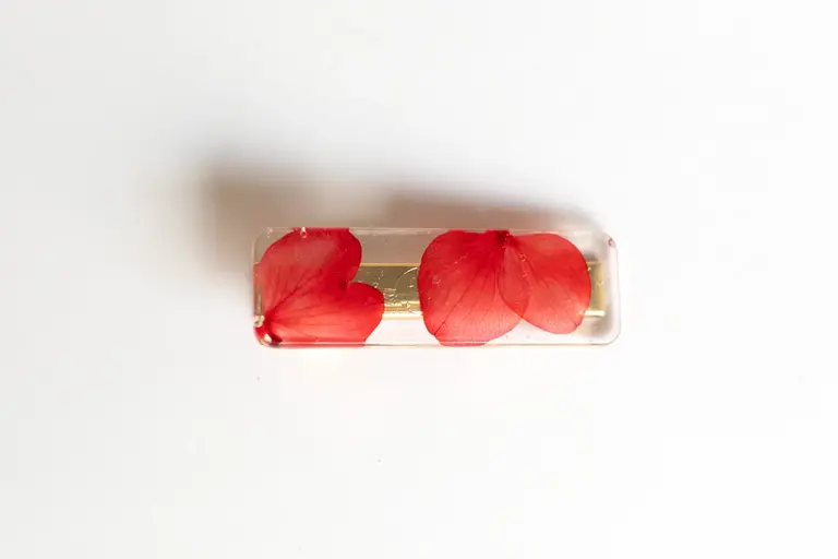 GIBOU BARRETTE DROITE AVEC FLEURS SÉCHÉES - FLEUR ROUGE