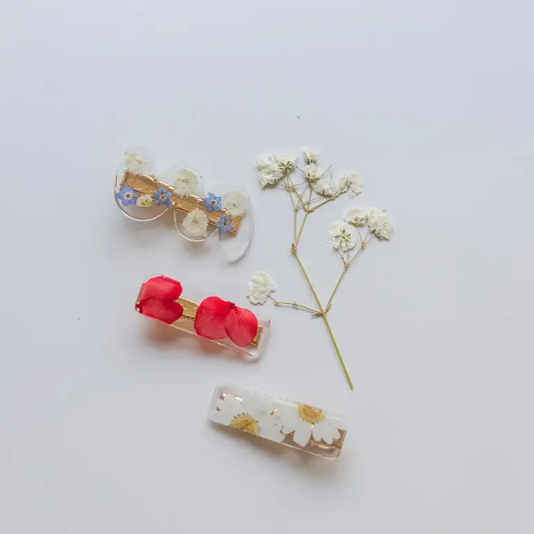 GIBOU BARRETTE DROITE AVEC FLEURS SÉCHÉES - FLEUR ROUGE