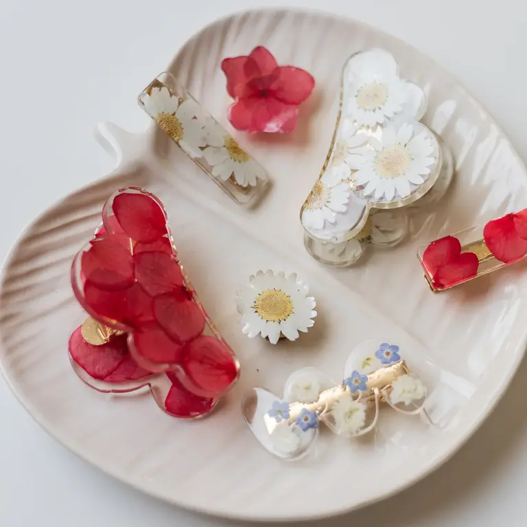 GIBOU BARRETTE DROITE AVEC FLEURS SÉCHÉES - FLEUR ROUGE