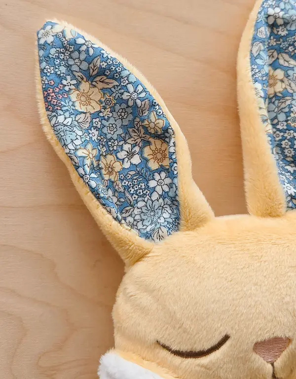 VEILLE SUR TOI DOUDOU LAPIN MARCEL ENDORMI - JAUNE FLEURI
