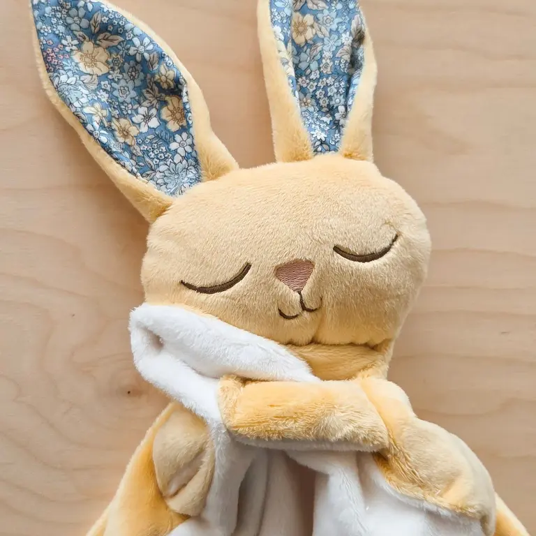 VEILLE SUR TOI DOUDOU LAPIN MARCEL ENDORMI - JAUNE FLEURI